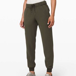 Lululemon On the Fly Jogger